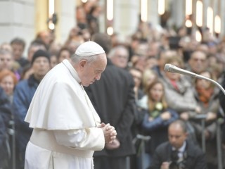 Cầu nguyện trong các bước Tây Ban Nha, thụ thai vô nhiễm, ngày 8 tháng 12 năm 2019 © Vatican Media