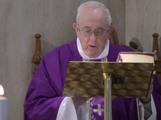 Đức Giáo Hoàng Phanxicô tại Casa Santa Marta cử hành phụng vụ, ngày 23 tháng 3 năm 2020