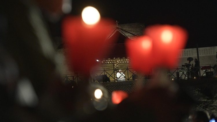 Via Crucis tại Colosseum, tháng 4 năm 2019 (Truyền thông Vatican)