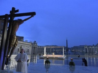 Papa-crocifisso-san_Pietro