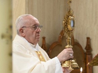 Đức Giáo Hoàng Phanxicô trong Thánh lễ hàng ngày của mình tại Casa Santa Marta