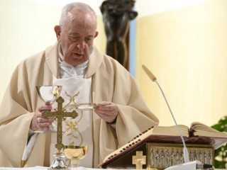 Giáo hoàng trong Thánh lễ tại Casa Santa Marta, ngày 13 tháng 4 năm 2020.
