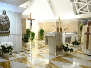 Đức Giáo Hoàng Phanxicô trong Thánh lễ hàng ngày của mình tại Casa Santa Marta