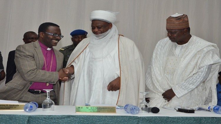 Đồng chủ tịch Hội đồng liên tôn Nigeria (NIREC), Mục sư Samson Ayokunle và Quốc vương của Sokoto, Muhammadu Sa'adu Abubakar