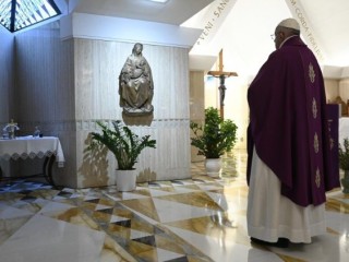 Đức Giáo Hoàng Phanxicô trong Thánh lễ tại Casa Santa Marta (Truyền thông Vatican)