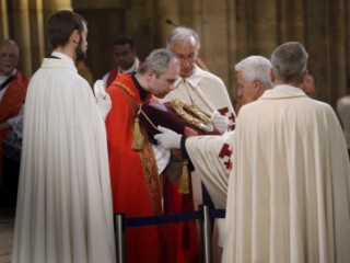 Vương miện gai của Chúa Jesus Christ được mặc để tôn kính vào mỗi thứ Sáu đầu tiên của mỗi tháng trước khi xảy ra vụ cháy nhà thờ Đức Bà vào ngày 15 tháng 4 năm 2019. (Shutterstock)