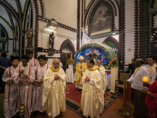 Kitô hữu tham dự một buổi lễ nhà thờ đêm Giáng sinh tại Nhà thờ St. Mary ở Yangon vào ngày 24 tháng 12 năm 2019. (Ảnh: AFP)