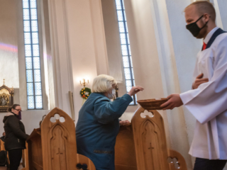 Điều quan trọng là đảm bảo rằng sự thờ phượng và hành động mục vụ tiếp tục theo một cách nào đó trong thời gian khóa. (Ảnh: La civilta Cattolica)