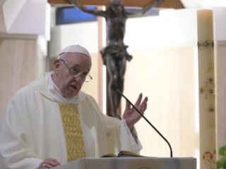 Đức Giáo hoàng Phanxicô cử hành Thánh lễ tại nhà nguyện Casa Santa Marta