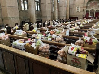 Những giỏ thức ăn trong các cửa hàng của khu bảo tồn chính của Đền Thánh Tâm ở Washington. (Alex Taliadoros)