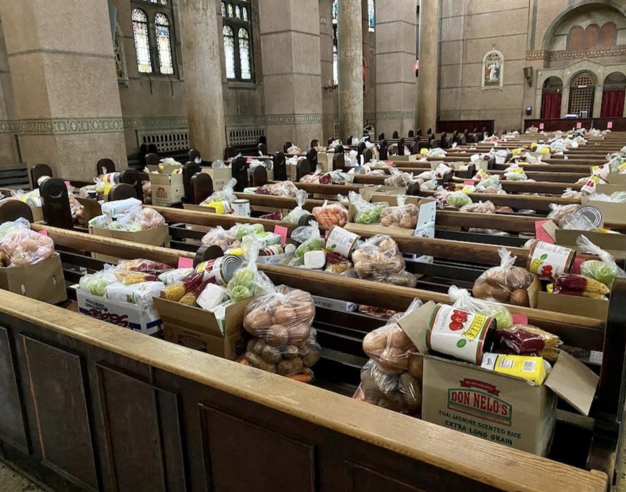 Những giỏ thức ăn trong các cửa hàng của khu bảo tồn chính của Đền Thánh Tâm ở Washington. (Alex Taliadoros)