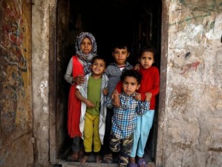 Trẻ em Yemen di dời ở Sanaa. (ANSA)