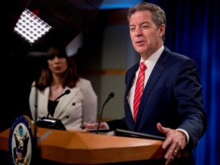 Sam Brownback, đại sứ Hoa Kỳ vì tự do tôn giáo quốc tế, phát biểu trong một cuộc họp báo tại Bộ Ngoại giao ở Washington ngày 10 tháng 6 năm 2020. (Tín dụng: Andrew Harnik, Pool qua Reuters qua CNS.)