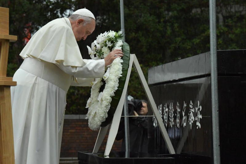 Đức Giáo Hoàng Phanxicô thăm Công viên Hypocenter Bom nguyên tử ở Nagasaki, Nhật Bản vào vào ngày 24 tháng 11 năm 2019. (Ảnh: Truyền thông Vatican)