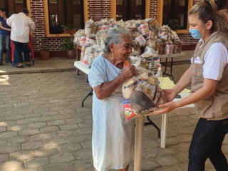 Nhận hỗ trợ tại San Andrés Tuxtla ở bang Veracruz, Mexico (Ảnh: Caritas Mexico)