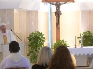 Đức Giáo Hoàng Phanxicô cử hành thánh lễ kỷ niệm 7 năm ngày viếng thăm đảo Lampedusa của Ý (Vatican Media)