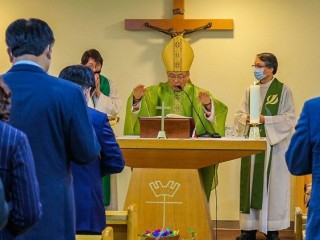 Đức Hồng Y Andrew Yeom Soo-jung cử hành Thánh lễ cho các thành viên Công giáo của Quốc hội Hàn Quốc vào ngày 10 tháng 7 năm 2020.