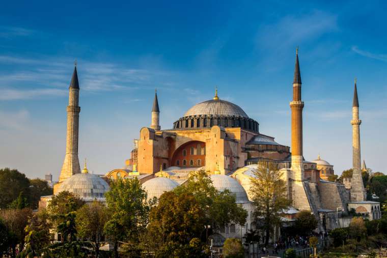 Hagia Sophia, Istanbul, Thổ Nhĩ Kỳ (Ảnh: K_Boonnitrod / Shutterstock)