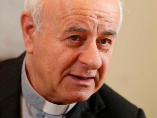 Đức Tổng Giám mục Vincenzo Paglia, chủ tịch Học viện Giáo hoàng về Sự sống, phát biểu trong cuộc phỏng vấn năm 2018 tại văn phòng của ngài tại Vatican. (Nguồn: Paul Haring / CNS.)