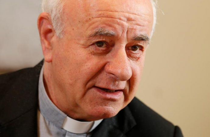 Đức Tổng Giám mục Vincenzo Paglia, chủ tịch Học viện Giáo hoàng về Sự sống, phát biểu trong cuộc phỏng vấn năm 2018 tại văn phòng của ngài tại Vatican. (Nguồn: Paul Haring / CNS.)