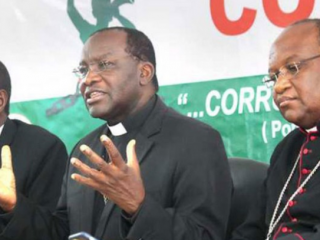 Tổng giám mục Martin Kivuva của Mombasa trong một cuộc họp báo trước đây (Ảnh: Daily Nation)