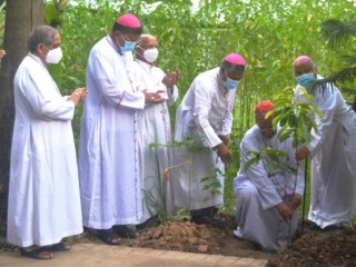 Các giám mục Bangladesh khai mạc chiến dịch trồng cây kéo dài hàng năm.