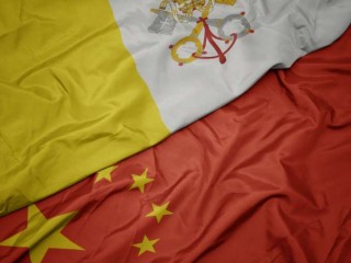 Cờ Vatican và Trung Quốc. Tín dụng: esfera / Shutterstock)