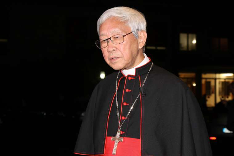 Đức Hồng Y Joseph Zen Ze-kiun rời Đại học Giáo hoàng Urbaniana ở Rome, ngày 18 tháng 11 năm 2014. Nguồn: Bohumil Petrik / CNA)