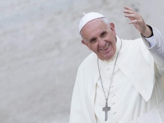 epa04799318 Pope Francis arrives to attend the audience for the participants to the Convention of the Diocese of Rome in Saint Peter's Square, Vatican City, 14 June 2015.  EPA/CLAUDIO PERI