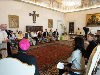 Giáo hoàng Pháp thảo luận về Laudato si ’với các chuyên gia sinh thái Pháp vào ngày 3 tháng 9 năm 2020. Nguồn: Vatican Media.