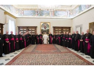 Đức Thánh Cha Phanxicô với một nhóm Giám mục Canada trong chuyến thăm Ad Limina của họ vào tháng 3 năm 2017 (Ảnh: vaticannews)