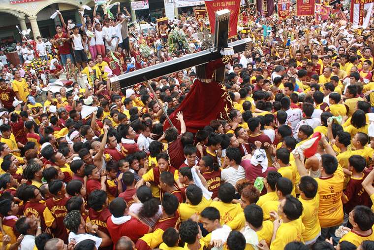 Lễ rước Black Nazarene ở Manila, ngày 7 tháng 1 năm 2010. Nguồn: Denvie Balidoy / Flickr (CC BY 2.0)