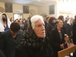 Cơ đốc nhân người Syria tham dự thánh lễ ở Damascus, Syria (Ảnh: ANSA)