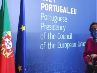 Bộ trưởng Tư pháp Bồ Đào Nha đến dự một cuộc họp báo ở Lisbon (Ảnh: ANSA)