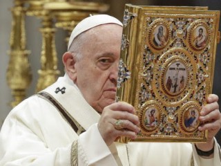 ĐTC Phanxicô cử hành Thánh lễ Chúa Hiển Linh tại Đền thờ Thánh Phêrô tại Vatican, Thứ Hai, ngày 6 tháng 1 năm 2020 (Ảnh: AP/ Andrew Medichini)