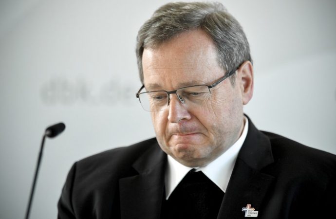 Chủ tịch Hội đồng Giám mục Công giáo Đức, Hồng y Georg Baetzing, phát biểu với giới truyền thông trong cuộc họp báo sau cuộc họp trực tuyến của tổ chức ở Bonn, Đức, Thứ Năm, ngày 25 tháng 2 năm 2021. (Nguồn: Sascha Steinbach / Pool via AP .)