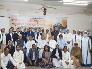 Những người tham gia chương trình khánh thành Talitha Kum ở Bangladesh tại Trung tâm Hội đồng Giám mục Công giáo Bangladesh ở Dhaka vào ngày 8 tháng 2