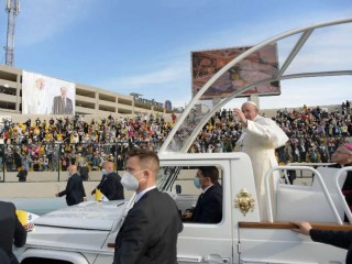 Đức Thánh Cha Phanxicô cử hành thánh lễ tại Sân vận động Franso Hariri ở Erbil, Iraq, ngày 7 tháng 3. (Ảnh :: Vatican Media. / Vatican Media / National Catholic Register)