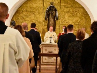 Đức Hồng y Péter Erdő  cử hành Thánh lễ