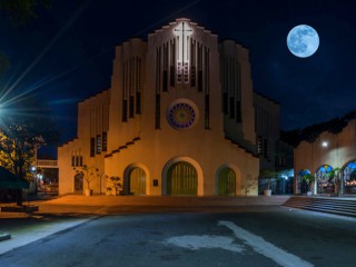photo-gallery-shrine-front-night-696x458