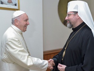 Đức Tổng Giám mục Sviatoslav Shevchuk với Đức Giáo hoàng Phanxicô vào năm 2020./ Thư ký của Thiếu Tổng Giám mục Shevchuk