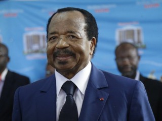 Trong ảnh hồ sơ Chủ nhật ngày 7 tháng 10 năm 2018 này, Tổng thống đương nhiệm của Cameroon Paul Biya đang đợi để bỏ phiếu trong cuộc bầu cử Tổng thống ở Yaounde, Cameroon. (Nguồn: Sunday Alamba / AP)