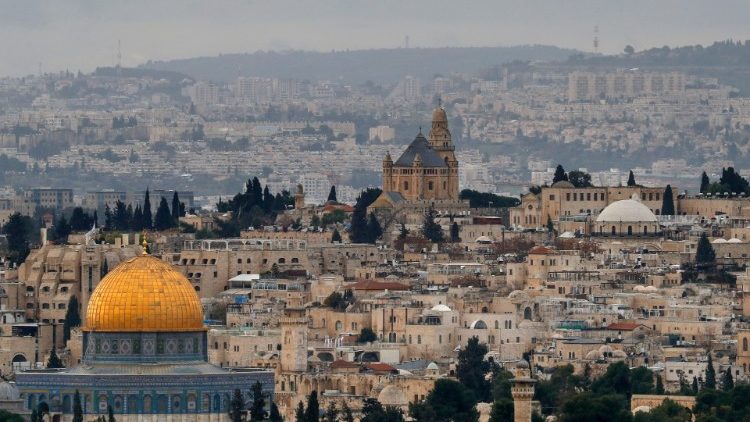 Quang cảnh Giêrusalem cho thấy Đền thờ Đá Tảng trong khuôn viên nhà thờ Hồi giáo Al-Aqsa và Tu viện Dormition trên Núi Zion ở Giêrusalem (Ảnh: AFP)
