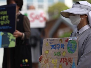 Tín hữu Công giáo ở Seoul dẫn đầu một chiến dịch cứu trái đất được truyền cảm hứng từ Laudato Si' (Ảnh: ANSA)