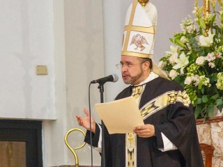 Giám mục Eugenio Lira Rugarcía cử hành thánh lễ vào ngày 23 tháng 6 (Ảnh: Twitter)