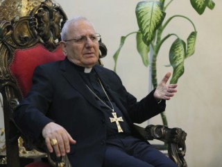 Trong bức ảnh thứ Năm, ngày 5 tháng 12 năm 2019, Đức Hồng Y Louis Raphael Sako, giáo chủ của Nhà thờ Chaldean, phát biểu trong cuộc phỏng vấn với The Associated Press ở Baghdad, Iraq. (Nhà cung cấp hình ảnh: Khalid Mohammed / AP.)