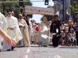 Các tín hữu Công giáo Ba Lan cung nghinh Thánh Thể, ngày 20 tháng 6 năm 2019