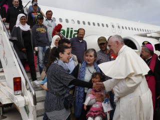 pope-refugees