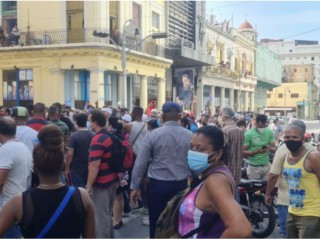 Người dân Cuba biểu tình ở Havana hôm 11 tháng 7 năm 2021 (Ảnh: Domitille P / Shutterstock)