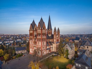 Nhà thờ Chính Tòa Công giáo Limburg ở Hesse, Đức